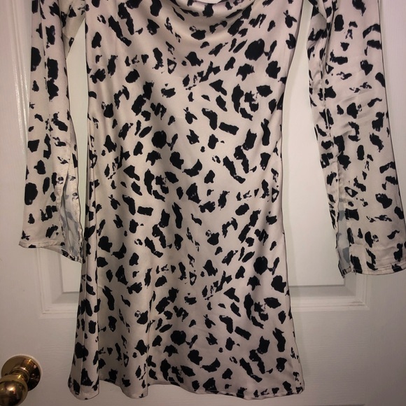 Backless dress - Picture 4 of 5